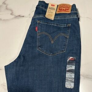 Levi's Women’s Straight Jeans - Dark Blue - Mid Rise Easy through hip and thigh